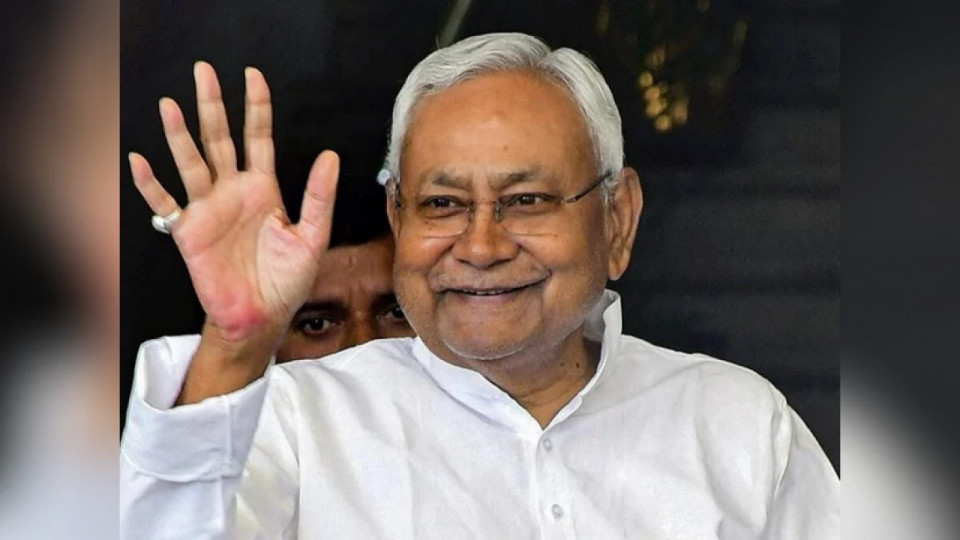 Ahead of Bihar Results, Nitish Kumar’s Tribute to Nehru Goes Viral