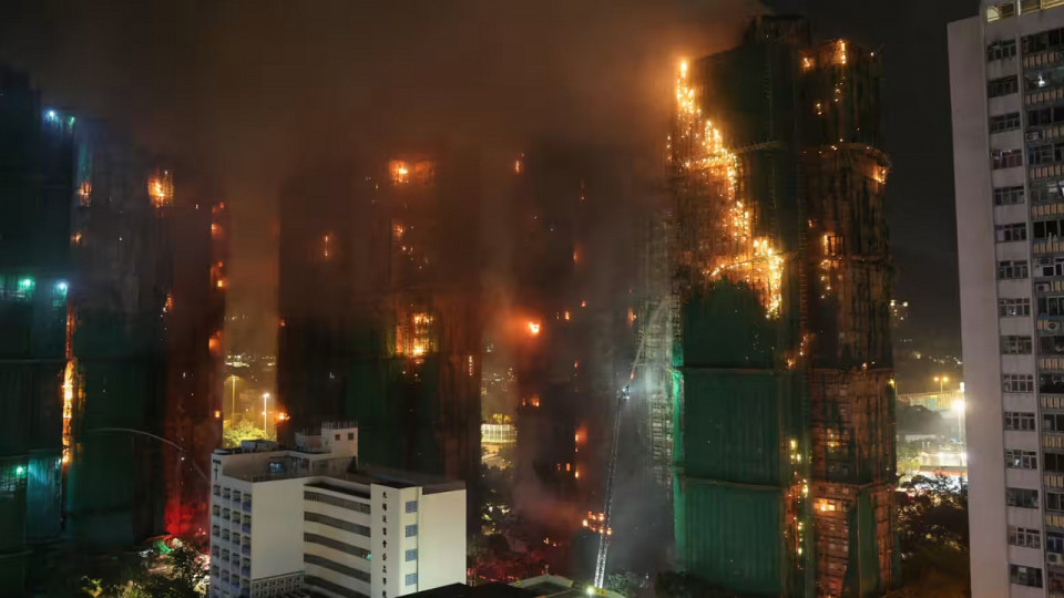 Hong Kong Blaze Claims 128 Lives as Rescue Stops; Authorities Roll Out Support for Victims’ Families