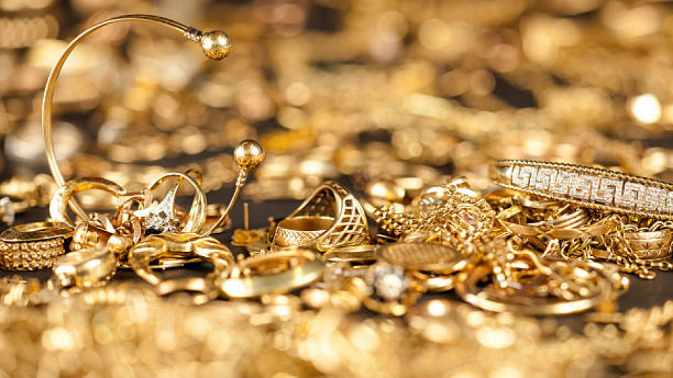Gold Up Nearly Rs 45,000 per 100 Grams in November; Silver Sparkles—What’s Next for Metals?