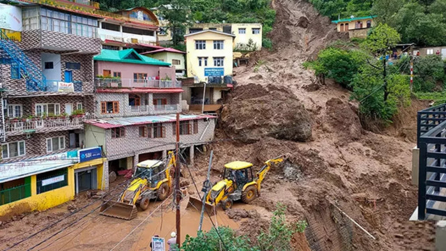 Heavy Rain Triggers Cloudburst in Tharali, Chamoli: Homes and Vehicles Hit, Rescue Underway