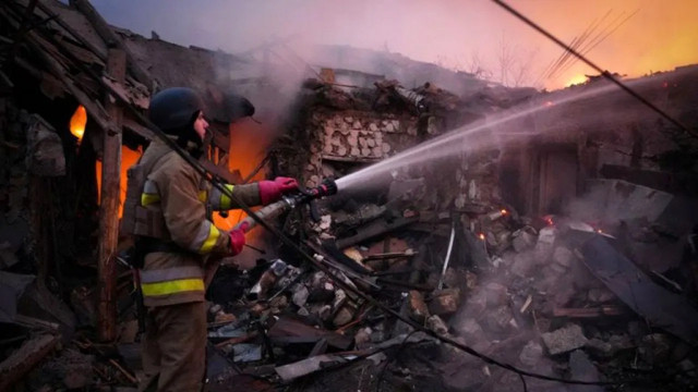 Massive Russian Airstrikes Hit Ukraine as Kyiv Responds with Drone Attacks on Moscow