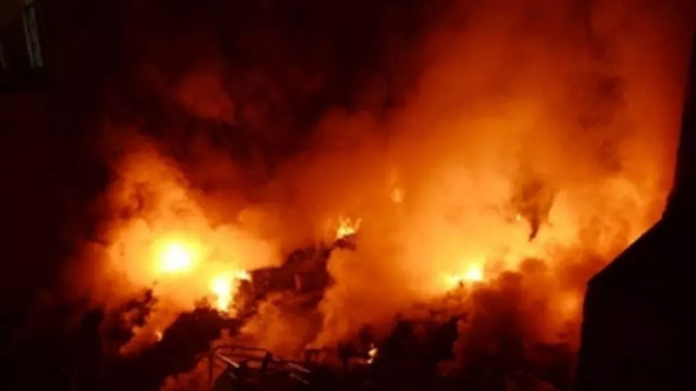 Massive Fire Engulfs Karachi Textile Factory, Injures Eight and Destroys Building