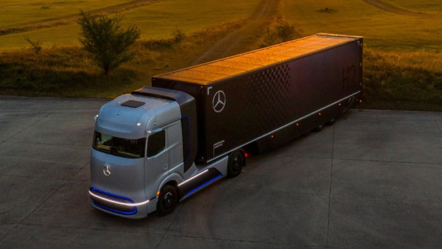 Mercedes NextGenH2 Hydrogen Truck 