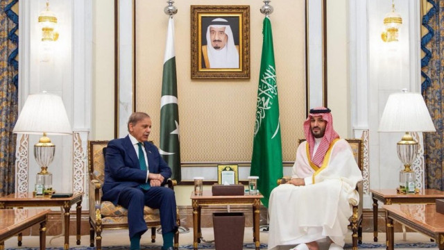 Mohammed bin Salman summons Shehbaz Sharif; IS Saudi Arabia pushing Pakistan into Middle East Conflict?