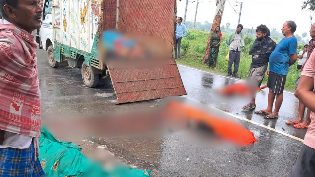 Tragic Road Accident in Daniyawan, Truck Rams Auto; 8 Devotees Heading for Ganga Bath Killed