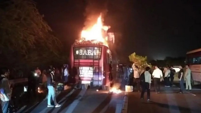 Yamuna Expressway bus catches blaze; 50 passengers narrowly escape