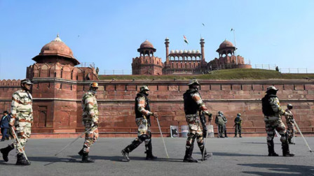 5 Illegal Bangladeshi Nationals Caught Near Delhi’s Red Fort During Security Checks — Tried to Enter