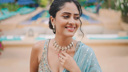 Bihar Girl Arrives at Cannes as 'Radha Rani', Sanya Wins Hearts With Splendor of Devotion to Krishna