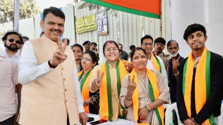 BMC Election Results: Fadnavis congratulates Mumbai BJP chief with saffron outfit on verge of histor