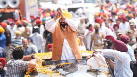CM Bhagwant Singh Mann pays obeisance at Sri Harmandir Sahib