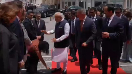 Cyprus Council Member Touches Modi’s Feet in Respect During Nicosia Visit