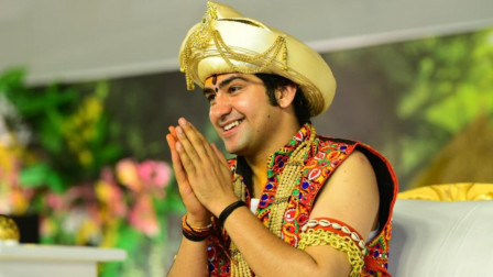 Dhirendra Shastri tenders apology after Riteish Deshmukh objects to Statement on Shivaji