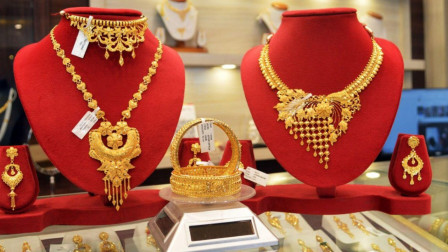 Gold Climbs Above Rs1.54 Lakh, Silver Sees Drop in Domestic Market