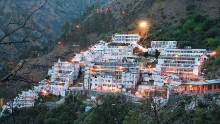 Happy New Year 2026: Mata Vaishno Devi yatra registration paused due to huge rush