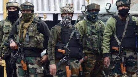 Jammu and Kashmir: Encounter rages in Kathua after suspected Jaish terrorists fire on security force