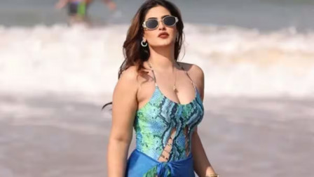 Karishma Sharma Injured After Jumping From Moving Train in Mumbai