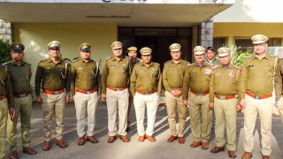 'If you keep alcohol, you should keep snacks too': Thief writes message in lipstick after unique the