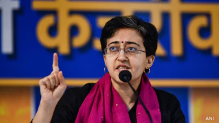 AAP Quetions BJP's ruled Rekha Gupta Govt over over Kalkaji Mandir Priest Death by Mob