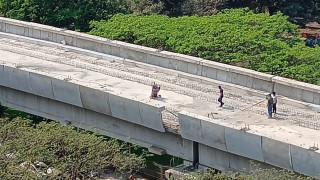Mumbai: Part of metro pillar collapses in Mulund; auto-rickshaw, car hit, several injured