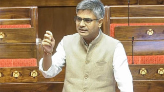 Punjab Police Arrives at Sandeep Pathak's Delhi Residence; MP Flees Through Back Door