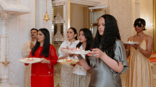 Rihanna Performs Aarti at Antilia, dances with Mukesh Ambani's family alongside Bollywood stars