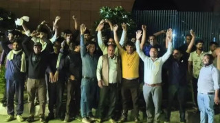 Toll Workers’ Protest on Agra-Lucknow Expressway, Thousands of Vehicles Cross Free