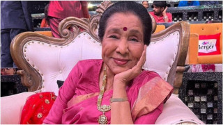 Veteran singer Asha Bhosle suffers cardiac arrest, admitted to hospital