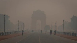 Weather Report: Delhi wrapped in dense fog, IMD issues yellow alert; know weather update
