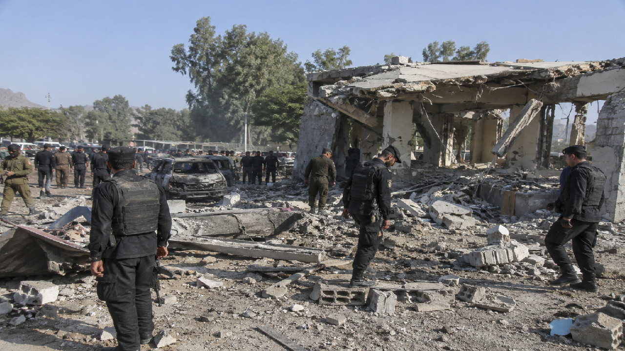 Pakistan Police Bombing: Massive Terror Attack in Bannu, 15 Policemen Feared Dead After Car Bomb Blast