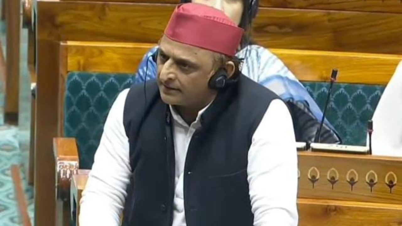  Akhilesh Yadav slams government on Women's Reservation Bill