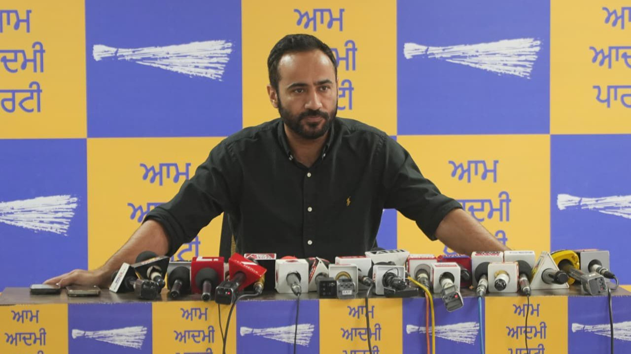 'Amit Shah Attempting to Break AAP Through ED-CBI Raid'