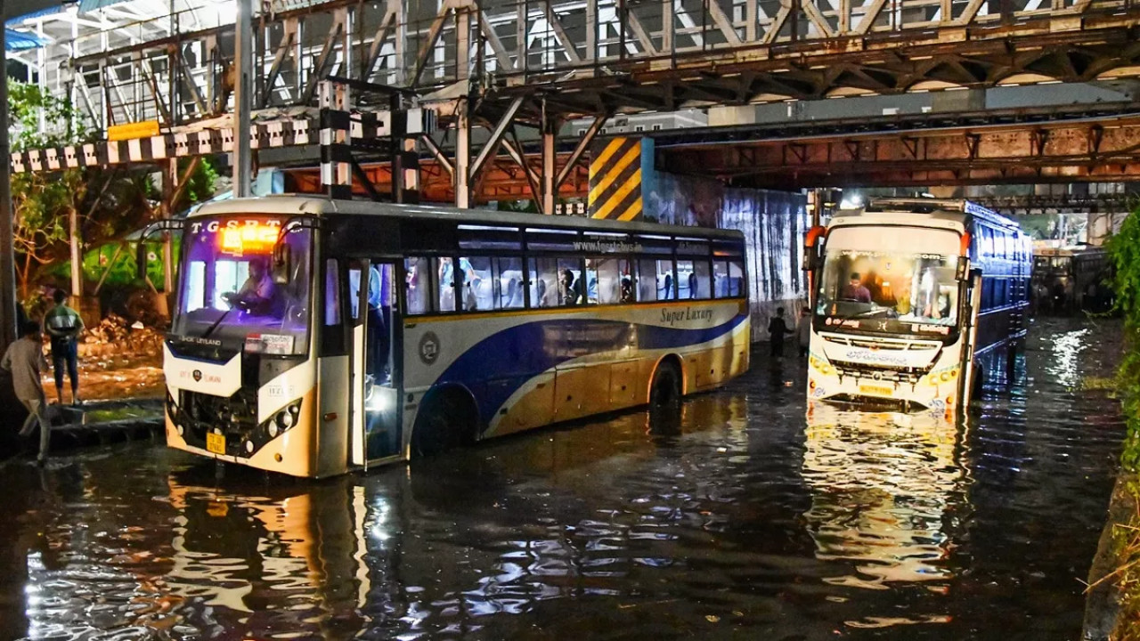 Heavy rains  in Delhi