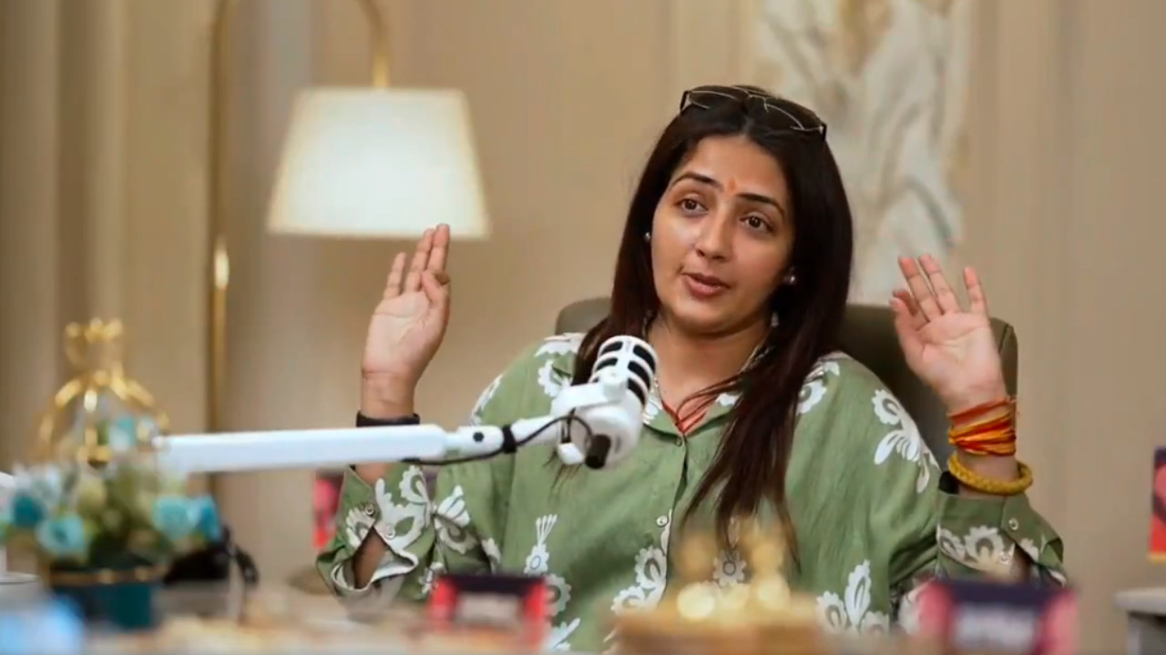 'I will sleep with anyone': 'Vada Pav Girl' creates HUGE uproar with controversial statement