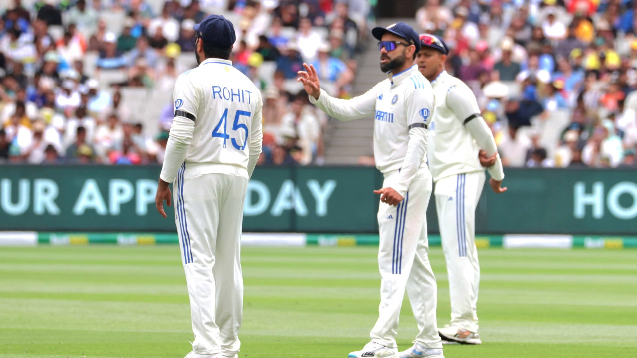  India Pays Tribute While Battling Australia
