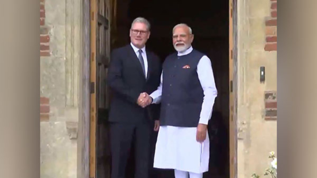  PM Modi meets UK counterpart Keir Starmer in London