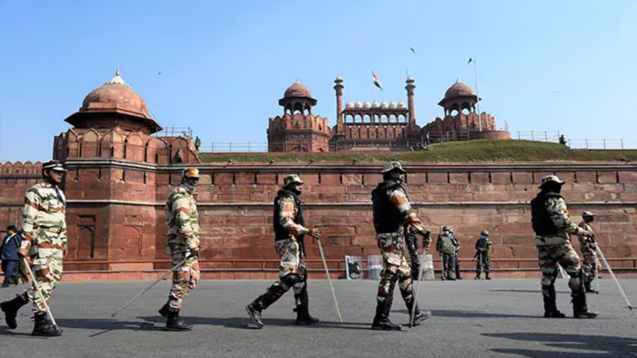 5 Illegal Bangladeshi Nationals Caught Near Delhi’s Red Fort During Security Checks — Tried to Enter