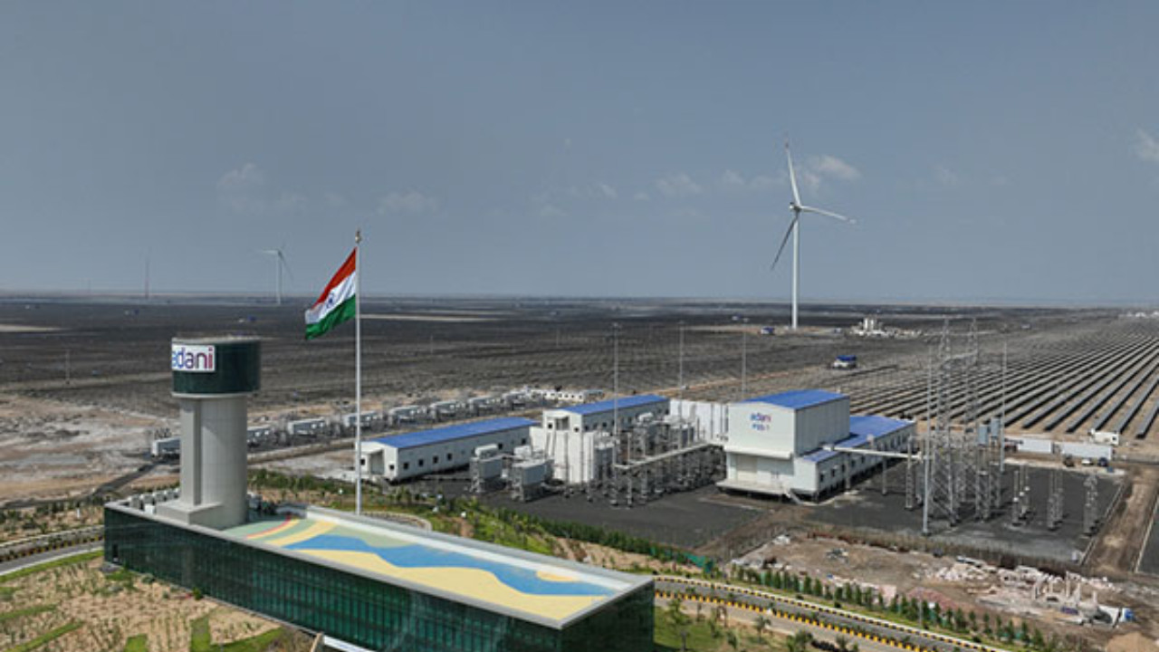 Adani Green’s Energy Sales Surge 42% in Q1 FY26, Backed by Strong Green Capacity Growth