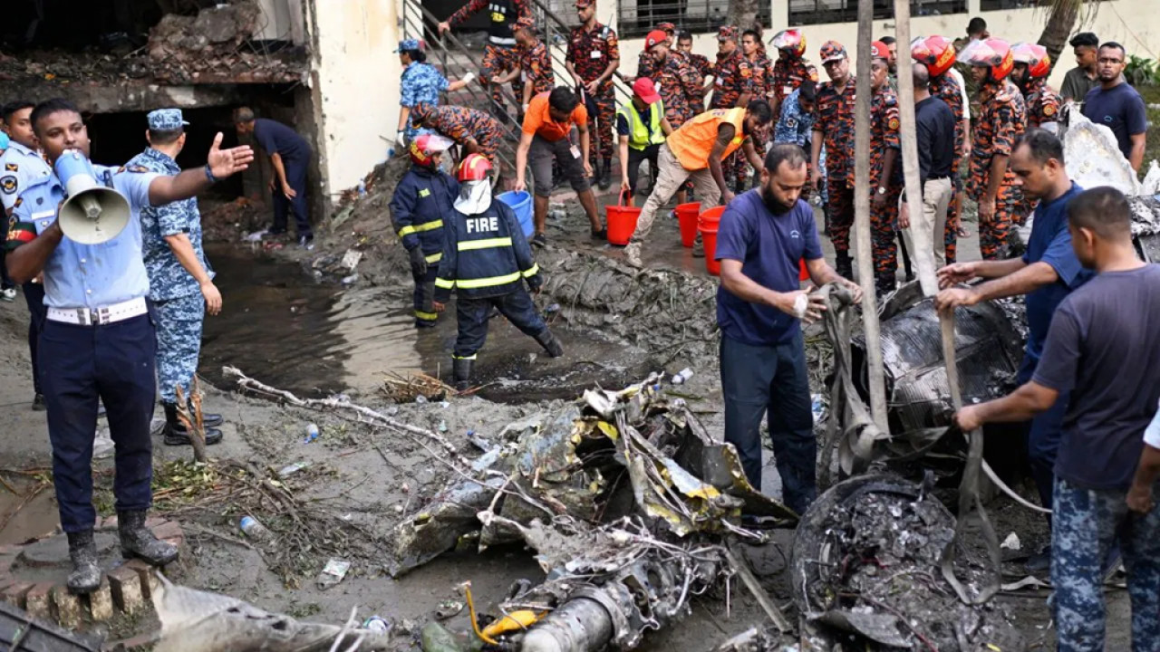 Bangladesh plane crash