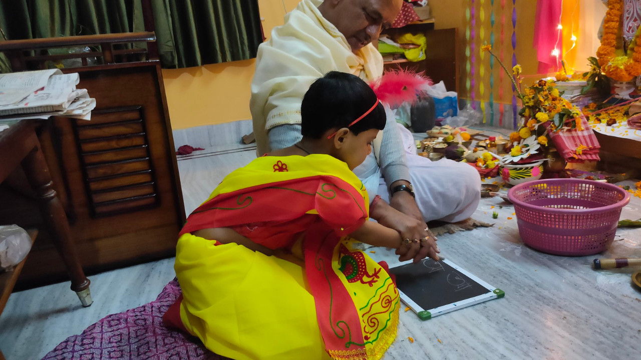 Basant Panchami Offerings: Know what to offer Goddess Saraswati on Basant Panchami; get her blessing