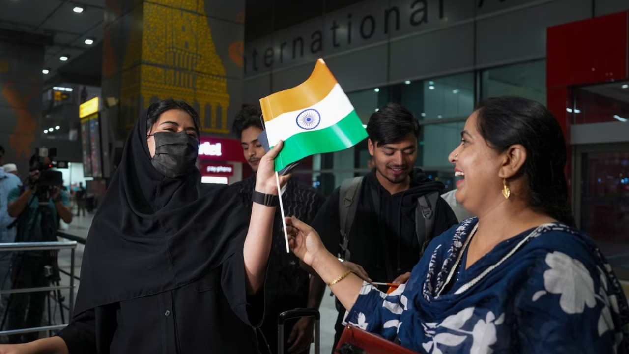 Big victory of Indian diplomacy, Iran opens airspace only for India; 1000 students coming to Delhi