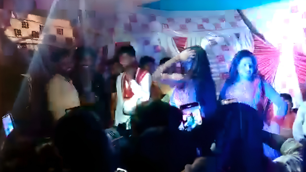 Bihar: Dance program turns to tragedy in Ara as dancer forced to swallow coin
