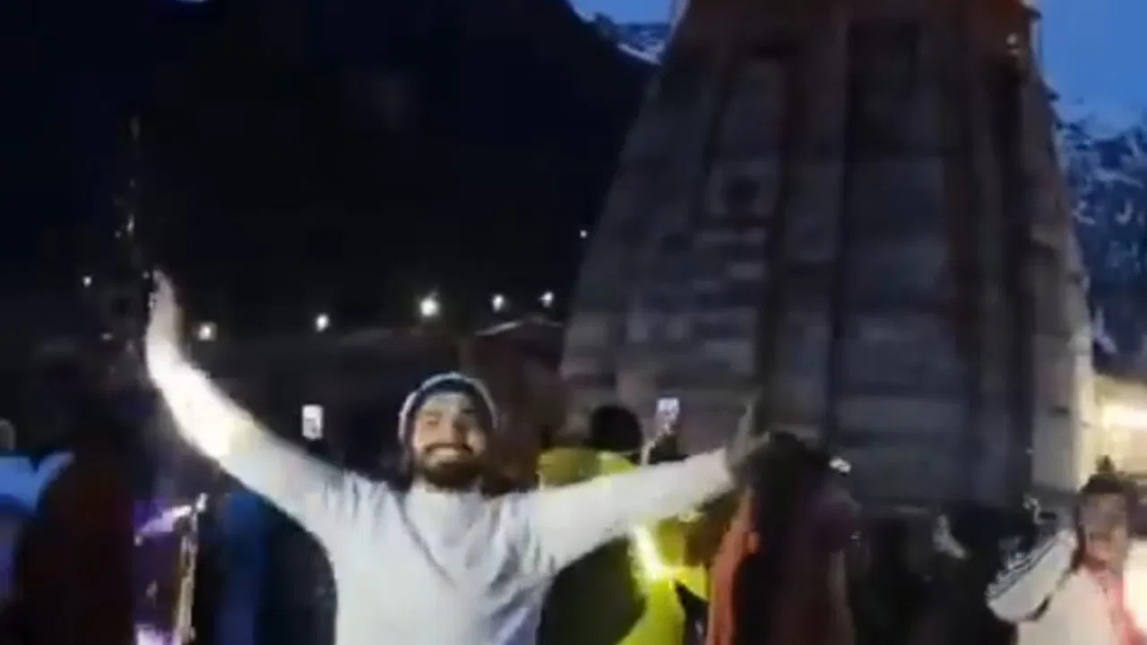 Boy dancing on the beat of DJ in kedarnath Dham