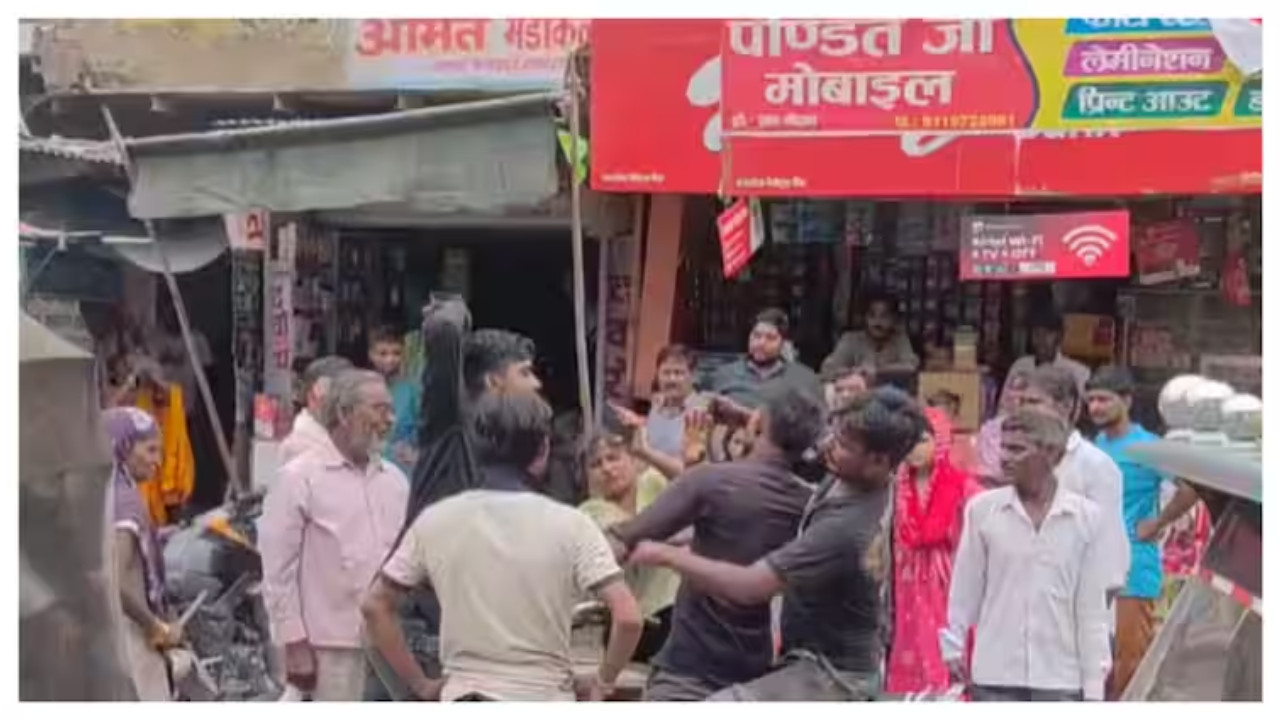 Brother Publicly Beats Sister in UP Over Chole-Bhature Date With Alleged Boyfriend