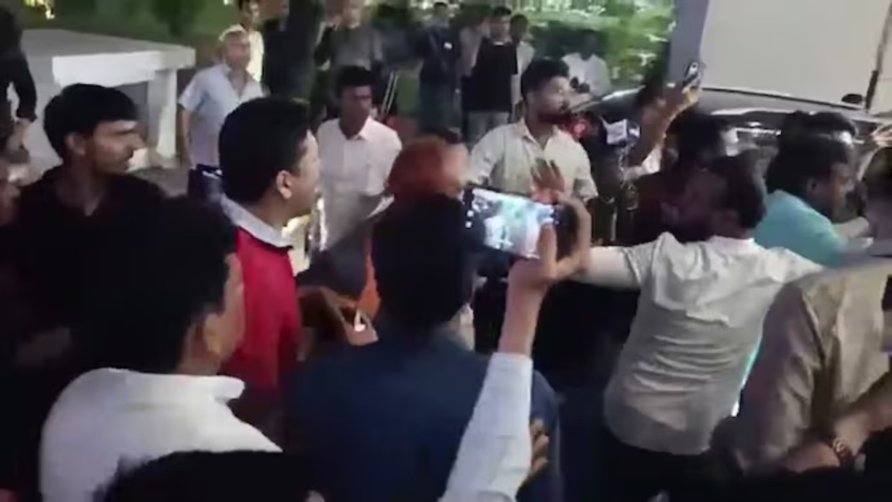 Chaos at Patna Airport: Congress Workers Clash Over Ticket Allegations