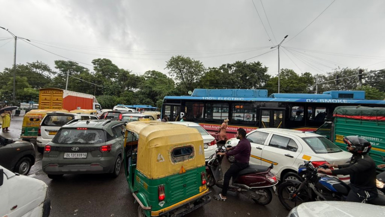 Delhi Electric Vehicle Policy 2.0: Govt gives BIG incentive for buying EV, offers discount of 1 lakh