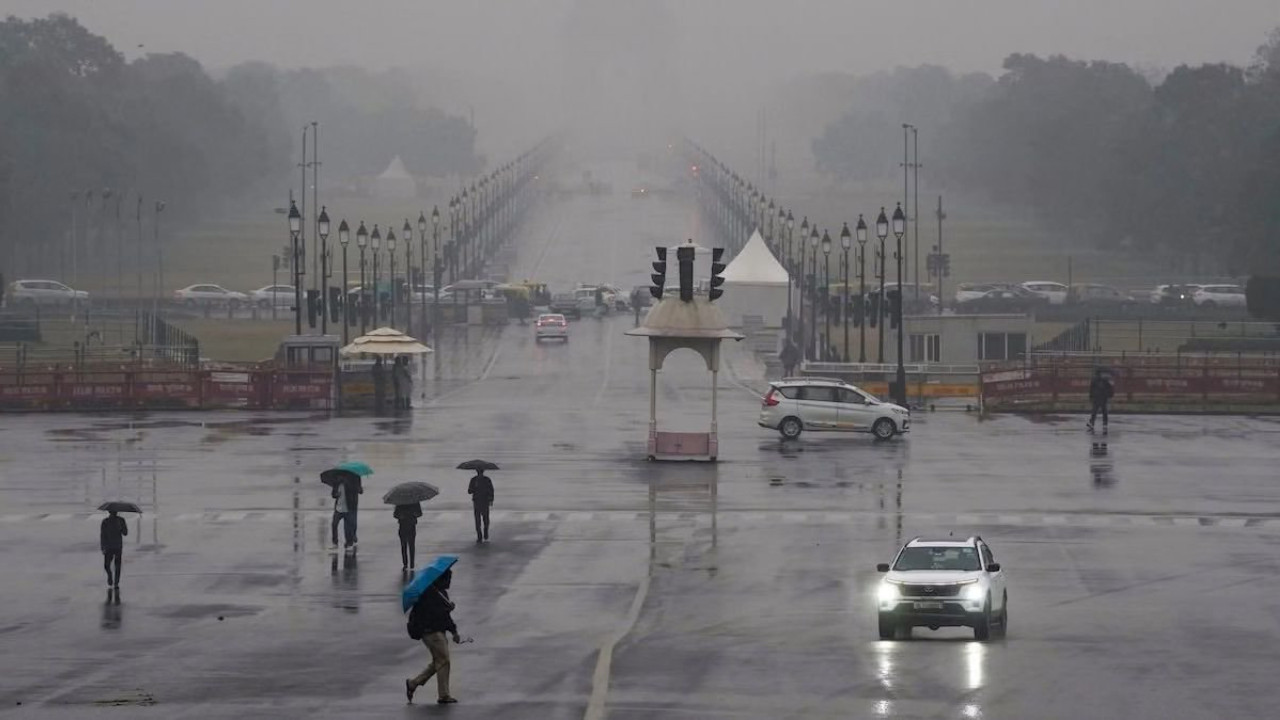 Delhi-NCR: Rain brings relief from scorching heat, weather to remain pleasant on Sunday as well