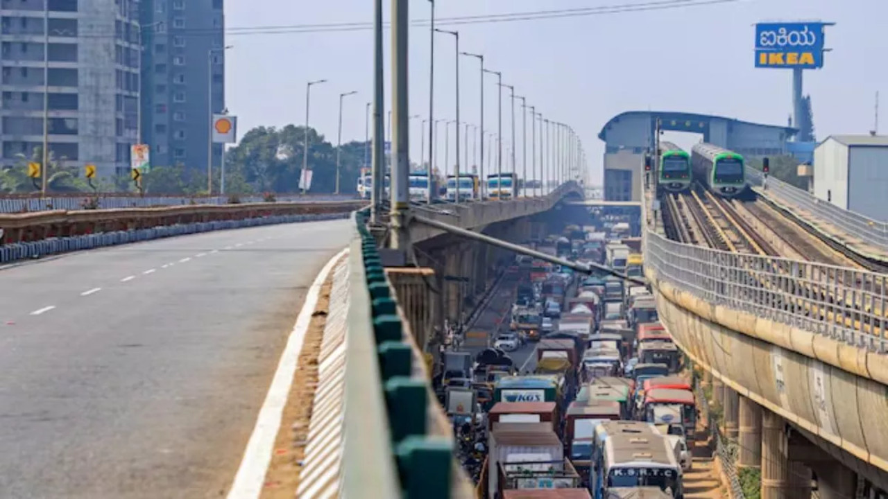 Direct Route to airport and Gurugram.