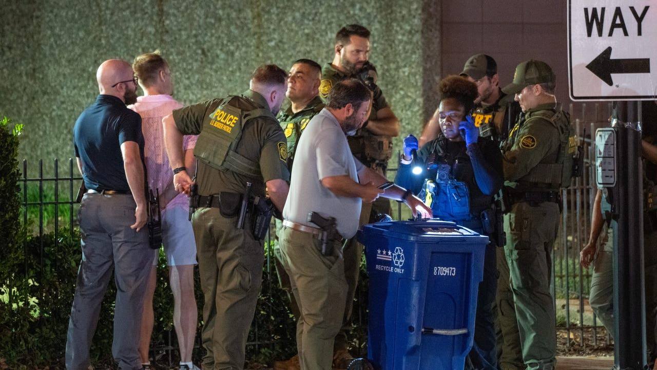 Federal crackdown in DC: Man throws Subway sandwich at federal agent