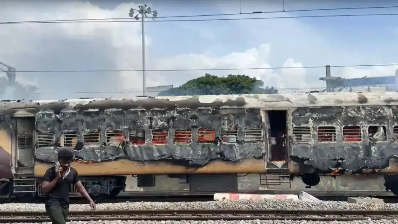Fire Breaks Out in Hisar Express Near Tirupati; Vande Bharat Train Stops Just in Time