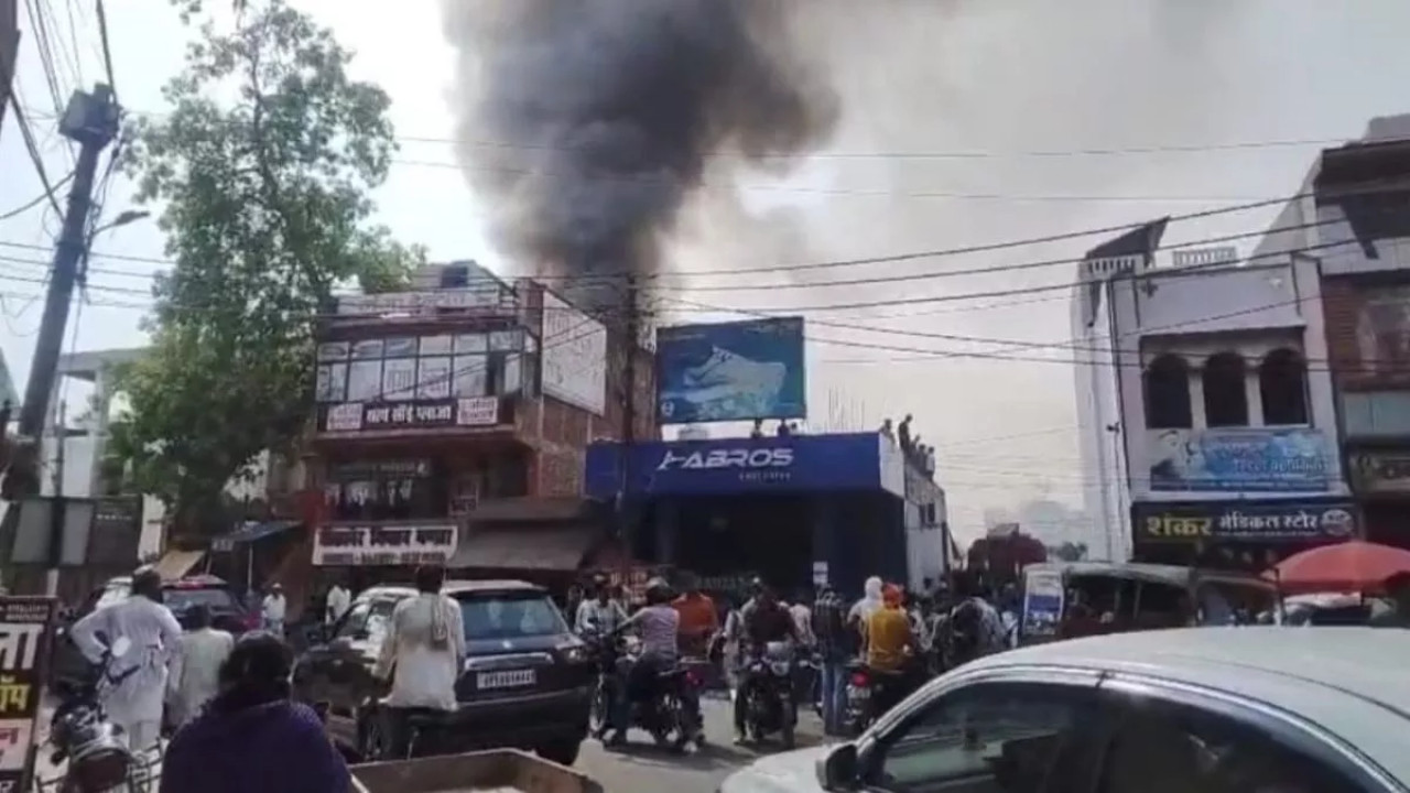 Fireworks blast in Jaunpur police station